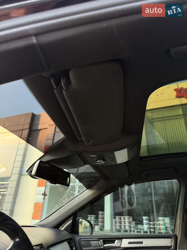 Внедорожник / Кроссовер Volkswagen Touareg 2011 в Хмельницком