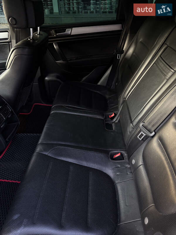 Внедорожник / Кроссовер Volkswagen Touareg 2011 в Хмельницком