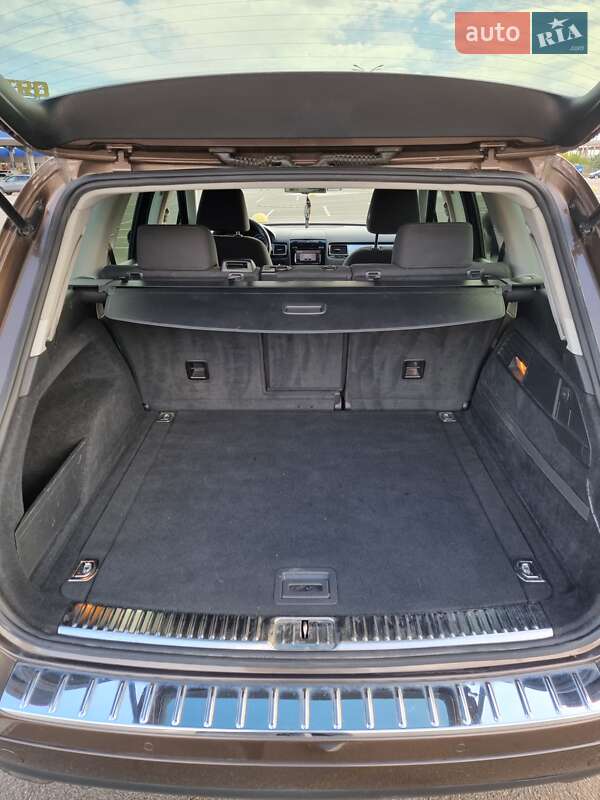 Внедорожник / Кроссовер Volkswagen Touareg 2011 в Киеве