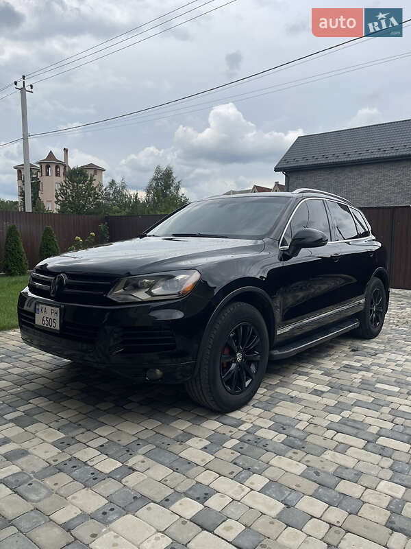 Внедорожник / Кроссовер Volkswagen Touareg 2010 в 