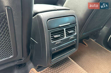 Внедорожник / Кроссовер Volkswagen Touareg 2011 в 