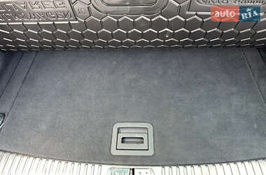 Внедорожник / Кроссовер Volkswagen Touareg 2011 в 