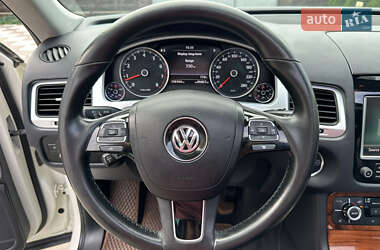 Внедорожник / Кроссовер Volkswagen Touareg 2011 в 