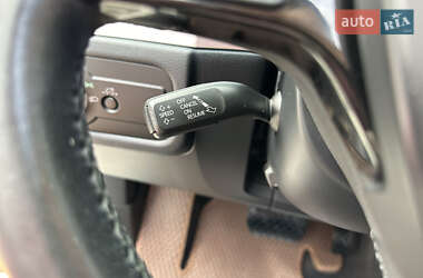 Внедорожник / Кроссовер Volkswagen Touareg 2011 в 