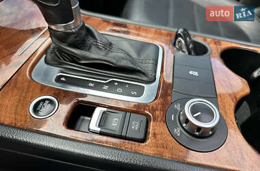 Внедорожник / Кроссовер Volkswagen Touareg 2011 в 
