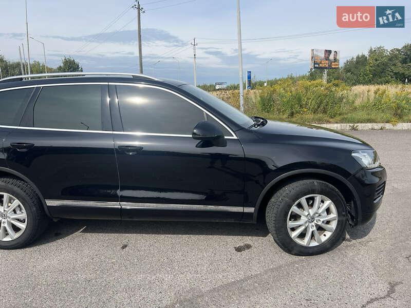 Внедорожник / Кроссовер Volkswagen Touareg 2013 в Львове