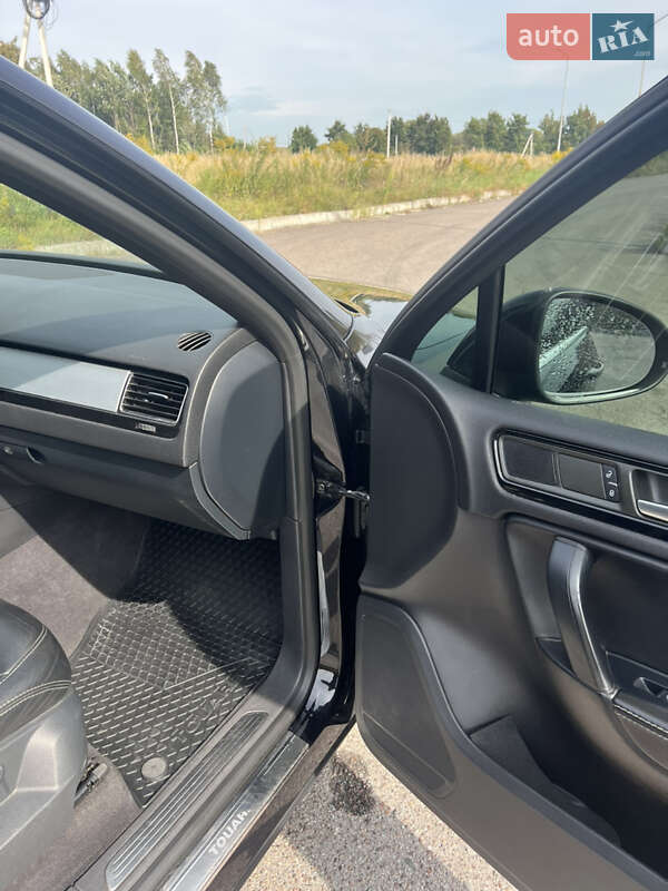 Внедорожник / Кроссовер Volkswagen Touareg 2013 в Львове