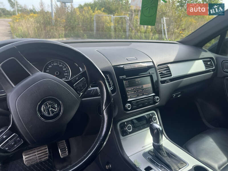 Внедорожник / Кроссовер Volkswagen Touareg 2013 в Львове