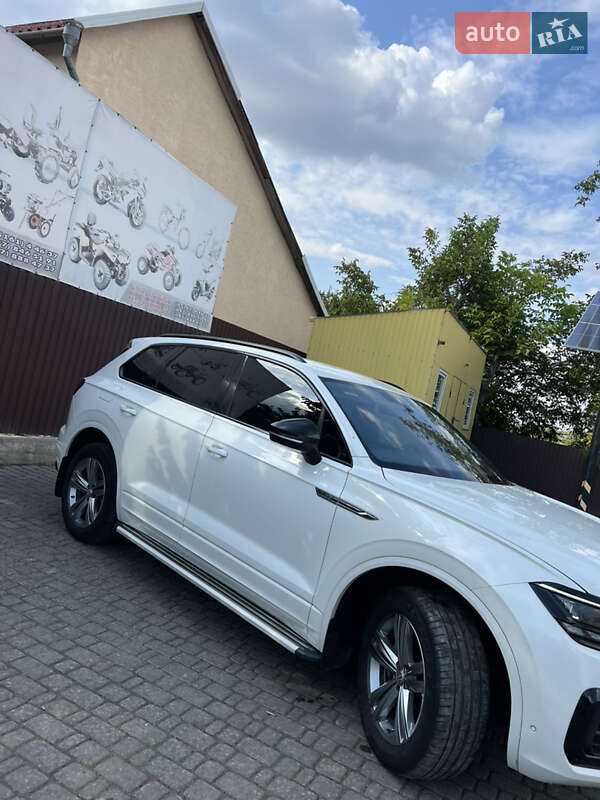Позашляховик / Кросовер Volkswagen Touareg 2019 в Первомайську