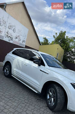 Внедорожник / Кроссовер Volkswagen Touareg 2019 в 