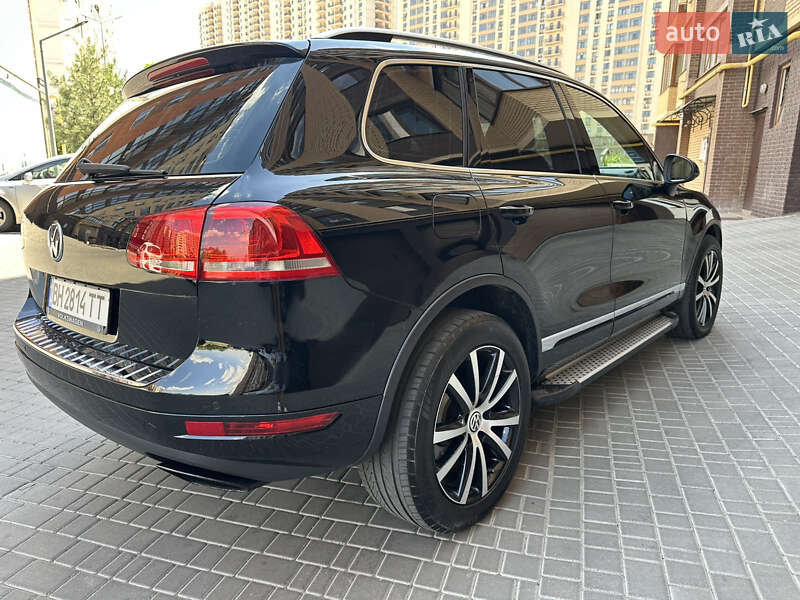 Внедорожник / Кроссовер Volkswagen Touareg 2012 в Одессе