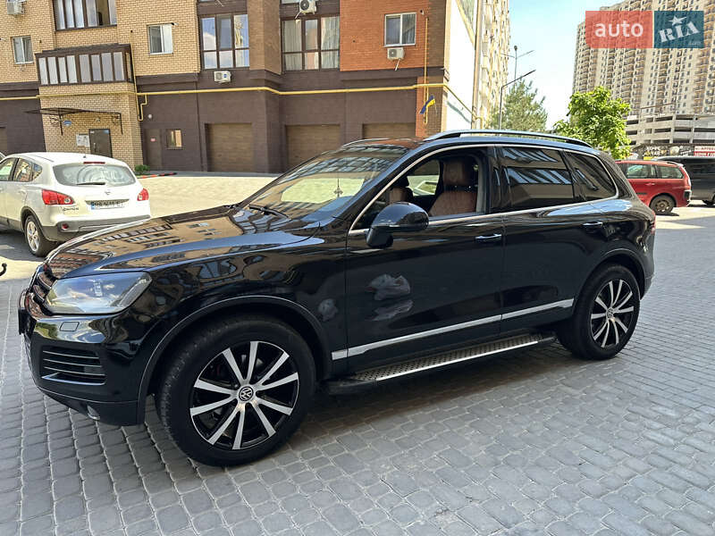Внедорожник / Кроссовер Volkswagen Touareg 2012 в Одессе