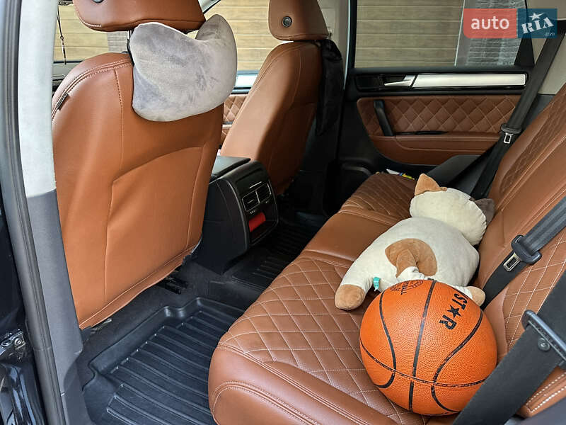 Внедорожник / Кроссовер Volkswagen Touareg 2012 в Одессе