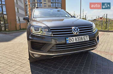 Позашляховик / Кросовер Volkswagen Touareg 2015 в Івано-Франківську