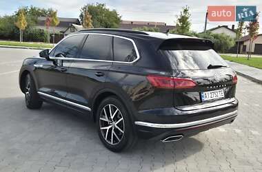 Внедорожник / Кроссовер Volkswagen Touareg 2018 в 