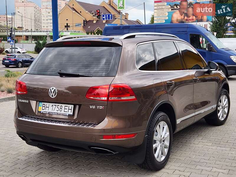 Внедорожник / Кроссовер Volkswagen Touareg 2012 в Виннице