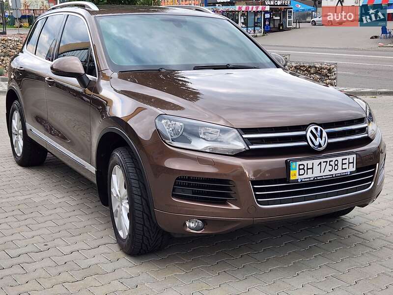 Внедорожник / Кроссовер Volkswagen Touareg 2012 в Виннице