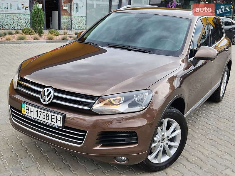 Внедорожник / Кроссовер Volkswagen Touareg 2012 в Виннице