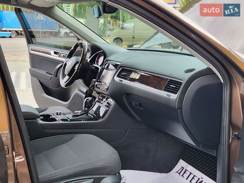 Внедорожник / Кроссовер Volkswagen Touareg 2012 в Виннице