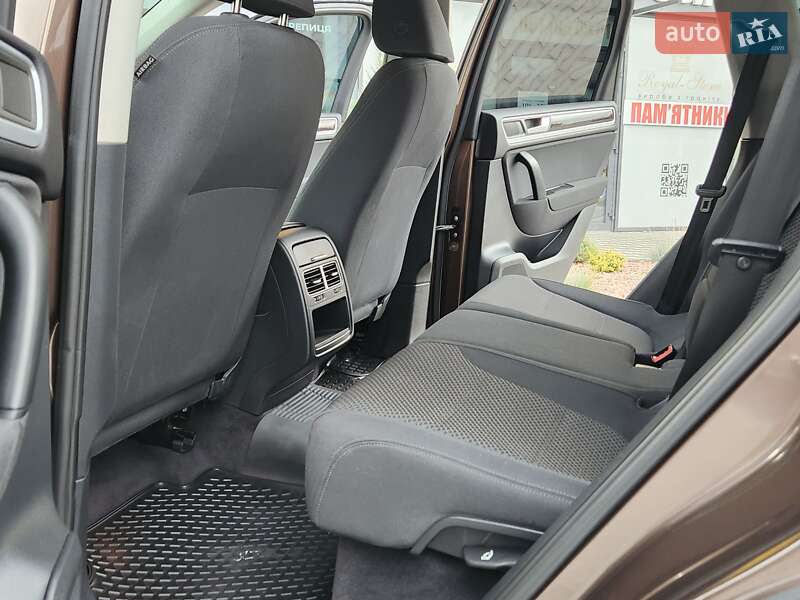 Внедорожник / Кроссовер Volkswagen Touareg 2012 в Виннице