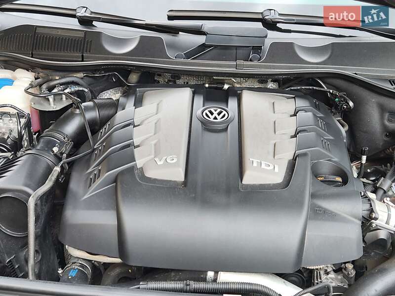 Внедорожник / Кроссовер Volkswagen Touareg 2012 в Виннице