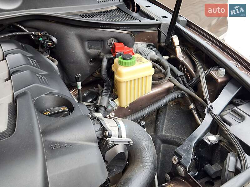 Внедорожник / Кроссовер Volkswagen Touareg 2012 в Виннице