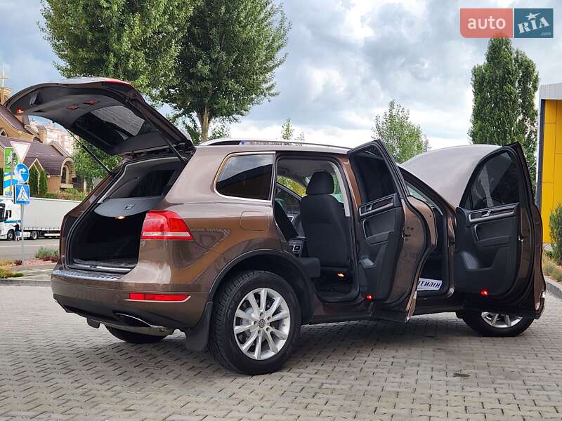 Внедорожник / Кроссовер Volkswagen Touareg 2012 в Виннице