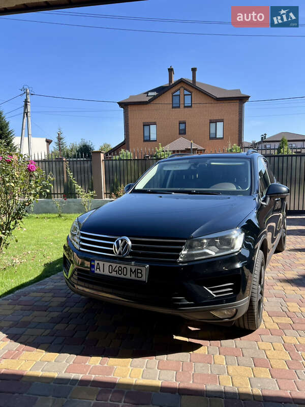 Внедорожник / Кроссовер Volkswagen Touareg 2016 в Киеве