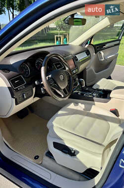 Внедорожник / Кроссовер Volkswagen Touareg 2016 в 
