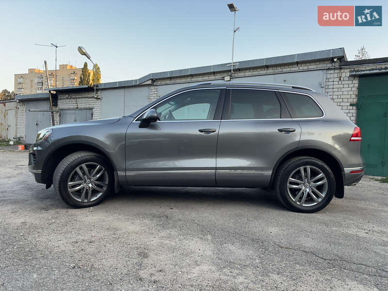 Внедорожник / Кроссовер Volkswagen Touareg 2015 в Харькове