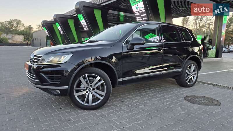 Внедорожник / Кроссовер Volkswagen Touareg 2015 в Одессе