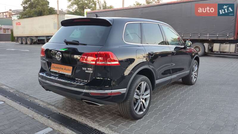 Внедорожник / Кроссовер Volkswagen Touareg 2015 в Одессе