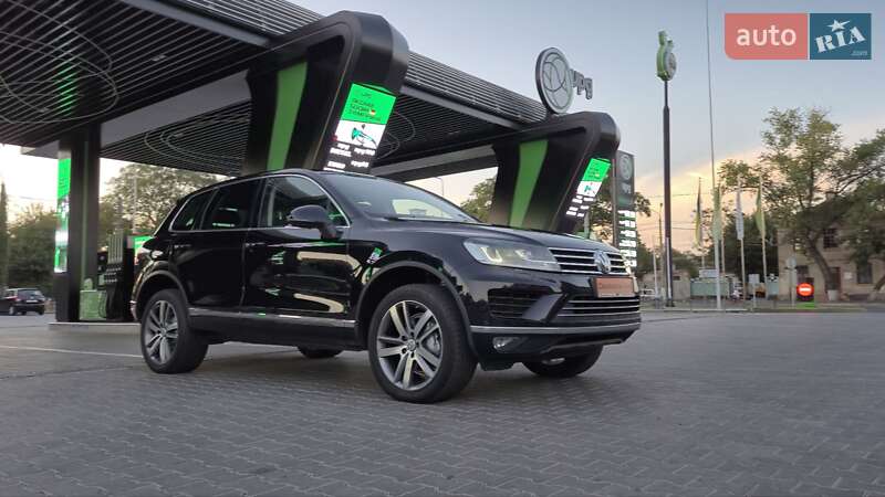 Внедорожник / Кроссовер Volkswagen Touareg 2015 в Одессе