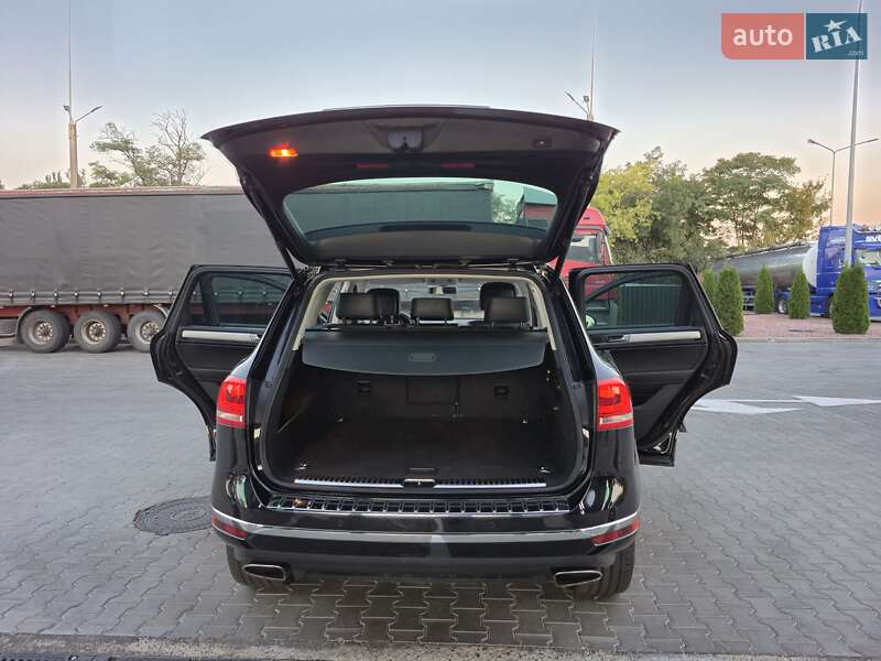 Внедорожник / Кроссовер Volkswagen Touareg 2015 в Одессе