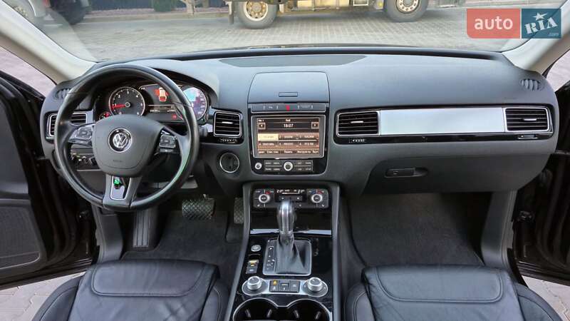 Внедорожник / Кроссовер Volkswagen Touareg 2015 в Одессе