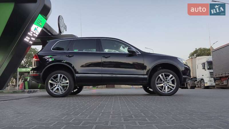 Внедорожник / Кроссовер Volkswagen Touareg 2015 в Одессе