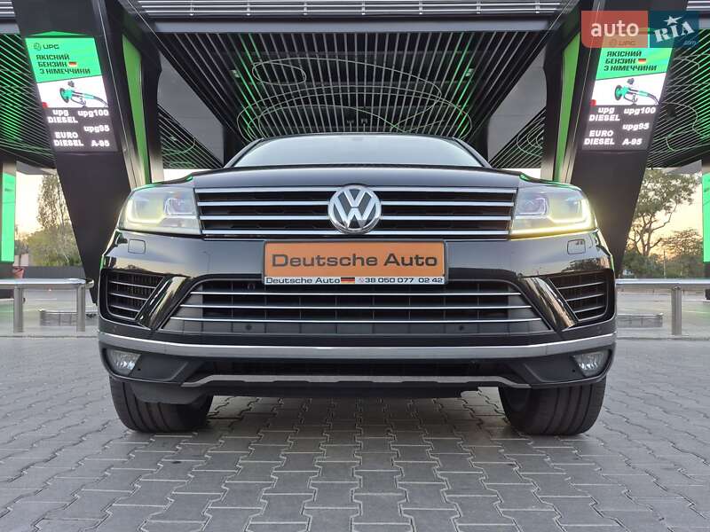 Внедорожник / Кроссовер Volkswagen Touareg 2015 в Одессе