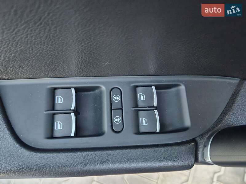 Внедорожник / Кроссовер Volkswagen Touareg 2015 в Одессе