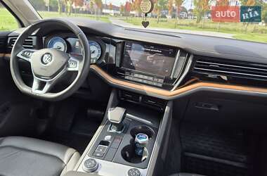 Внедорожник / Кроссовер Volkswagen Touareg 2018 в 