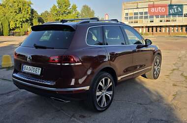 Внедорожник / Кроссовер Volkswagen Touareg 2017 в 