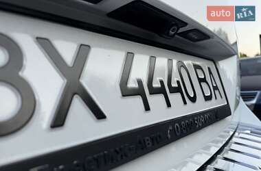 Внедорожник / Кроссовер Volkswagen Touareg 2014 в 