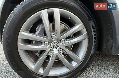 Внедорожник / Кроссовер Volkswagen Touareg 2014 в 