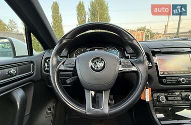 Внедорожник / Кроссовер Volkswagen Touareg 2014 в 