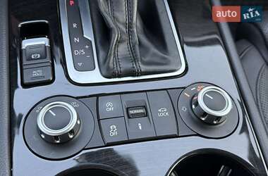 Внедорожник / Кроссовер Volkswagen Touareg 2014 в 