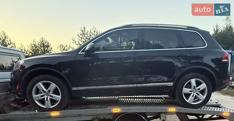 Внедорожник / Кроссовер Volkswagen Touareg 2011 в 