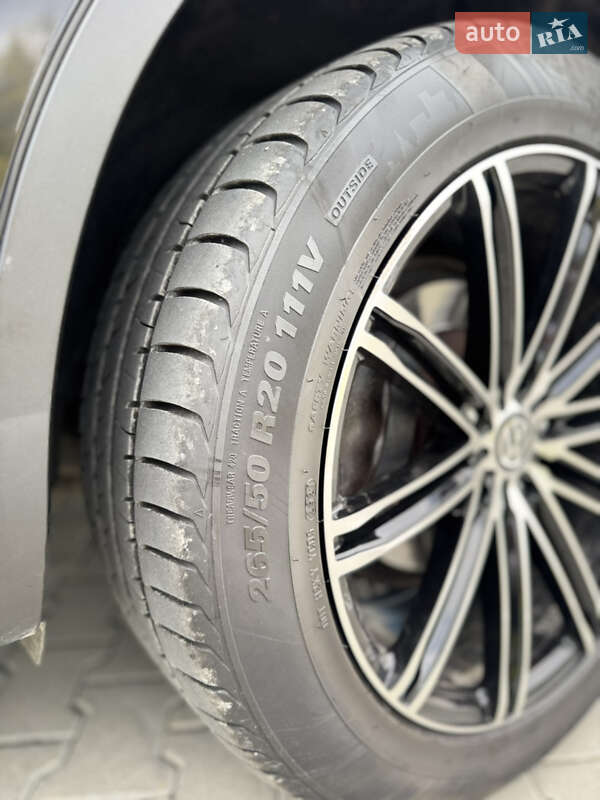 Внедорожник / Кроссовер Volkswagen Touareg 2011 в Львове