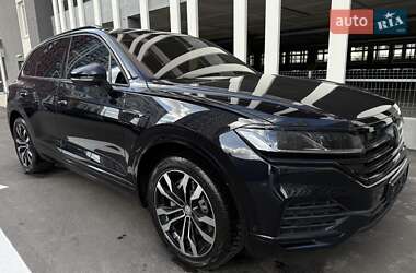Позашляховик / Кросовер Volkswagen Touareg 2021 в Києві