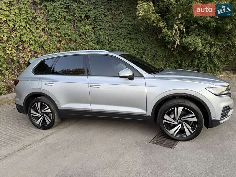 Внедорожник / Кроссовер Volkswagen Touareg 2020 в Киеве