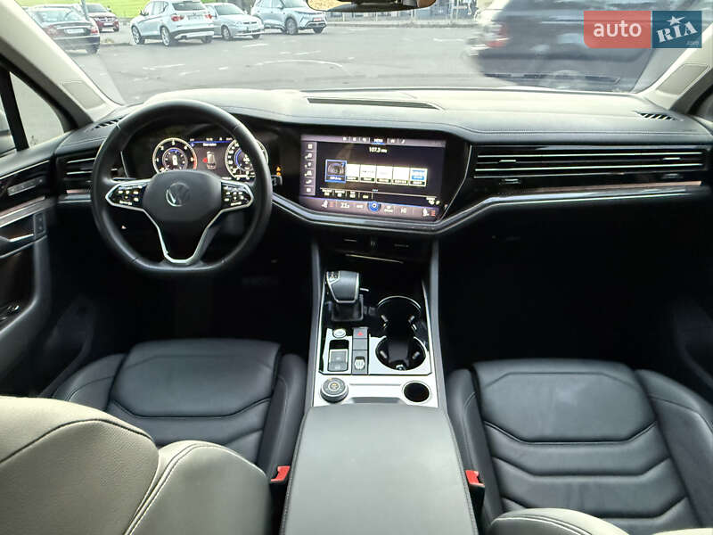 Внедорожник / Кроссовер Volkswagen Touareg 2020 в Киеве