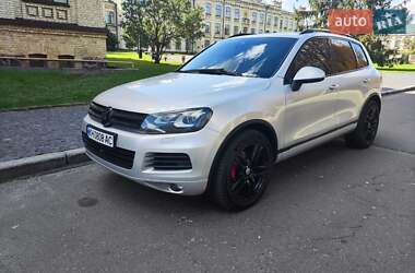 Внедорожник / Кроссовер Volkswagen Touareg 2013 в Киеве